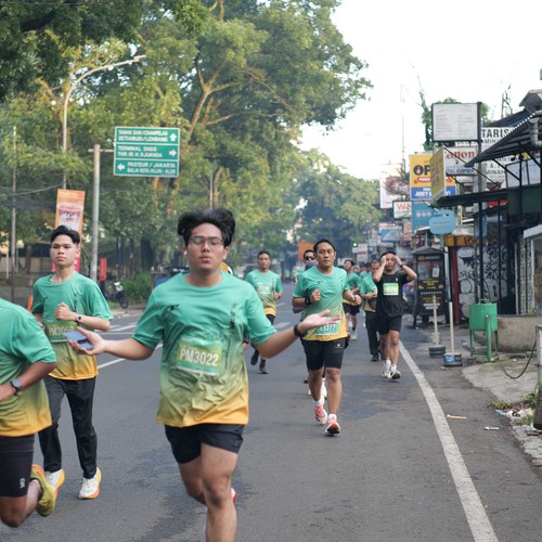 Race photo from BAUR RUN 2025