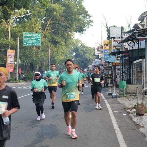 Race photo from BAUR RUN 2025