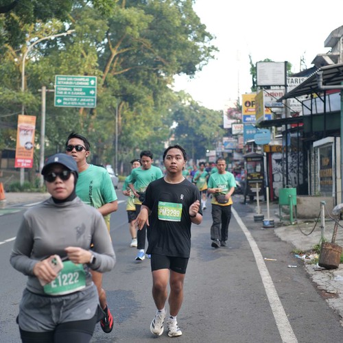 Race photo from BAUR RUN 2025