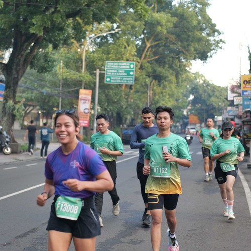 Race photo from BAUR RUN 2025