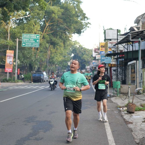 Race photo from BAUR RUN 2025