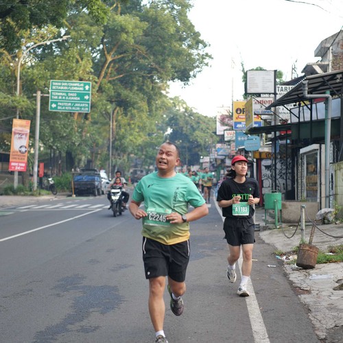 Race photo from BAUR RUN 2025