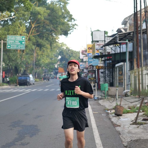 Race photo from BAUR RUN 2025
