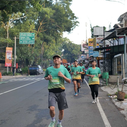 Race photo from BAUR RUN 2025