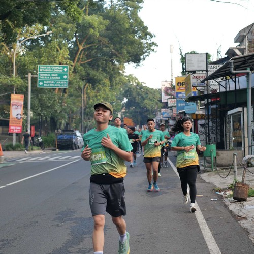 Race photo from BAUR RUN 2025