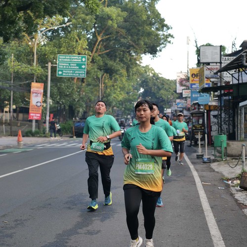 Race photo from BAUR RUN 2025