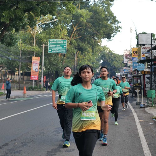 Race photo from BAUR RUN 2025