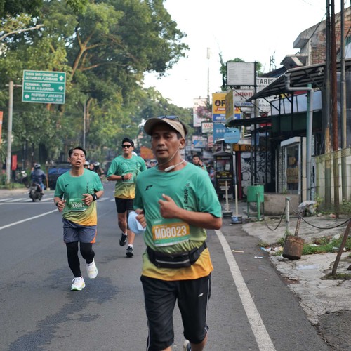 Race photo from BAUR RUN 2025