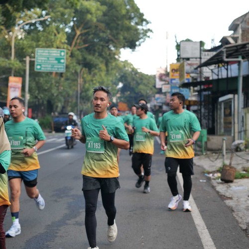 Race photo from BAUR RUN 2025