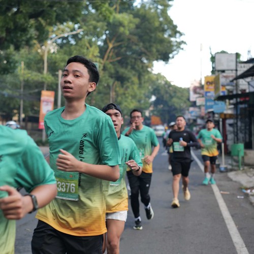 Race photo from BAUR RUN 2025