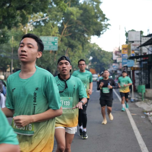 Race photo from BAUR RUN 2025
