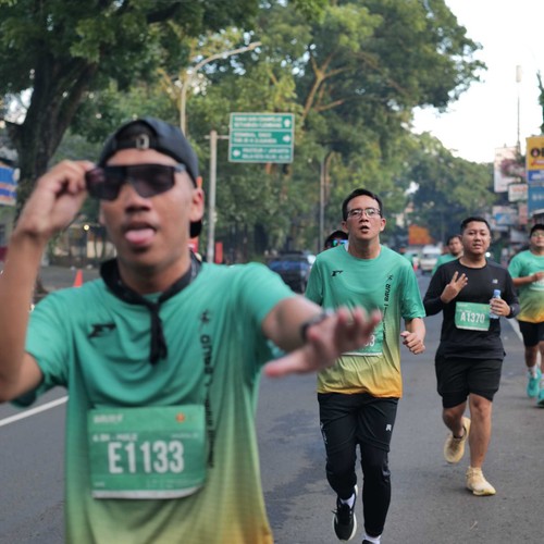 Race photo from BAUR RUN 2025