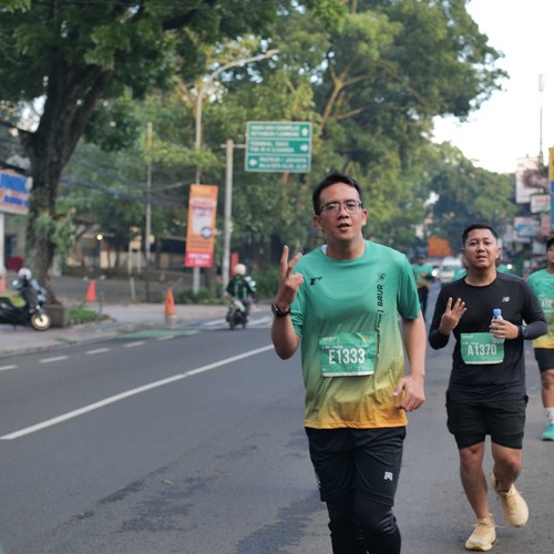 Race photo from BAUR RUN 2025