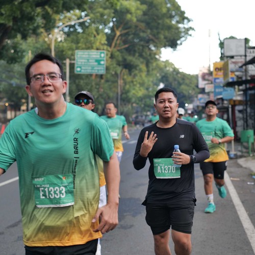 Race photo from BAUR RUN 2025