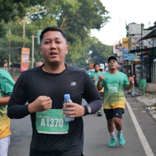 Race photo from BAUR RUN 2025