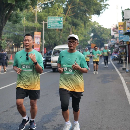 Race photo from BAUR RUN 2025