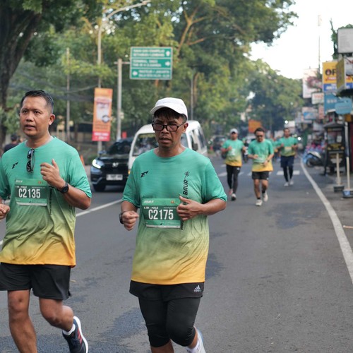 Race photo from BAUR RUN 2025