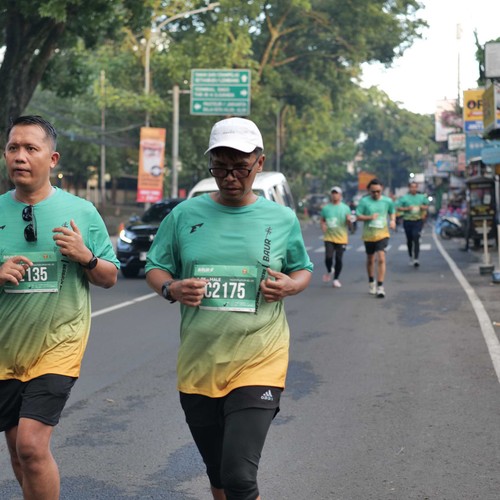 Race photo from BAUR RUN 2025