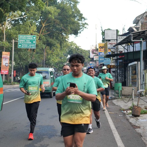 Race photo from BAUR RUN 2025