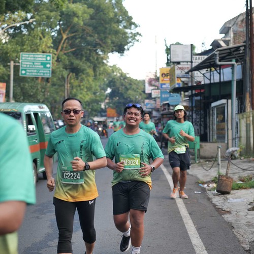 Race photo from BAUR RUN 2025
