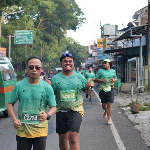 Race photo from BAUR RUN 2025