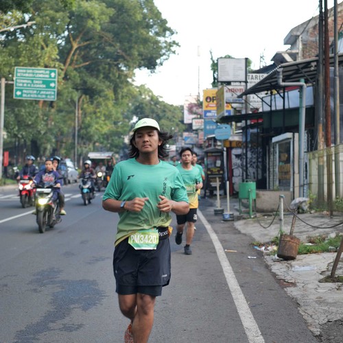 Race photo from BAUR RUN 2025