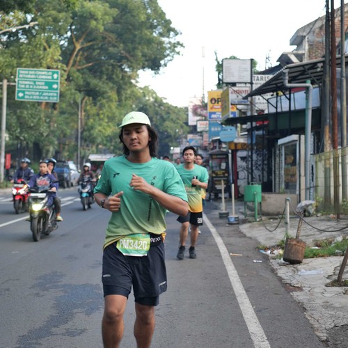 Race photo from BAUR RUN 2025