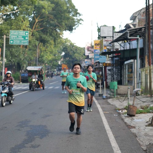 Race photo from BAUR RUN 2025