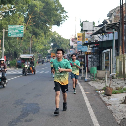 Race photo from BAUR RUN 2025