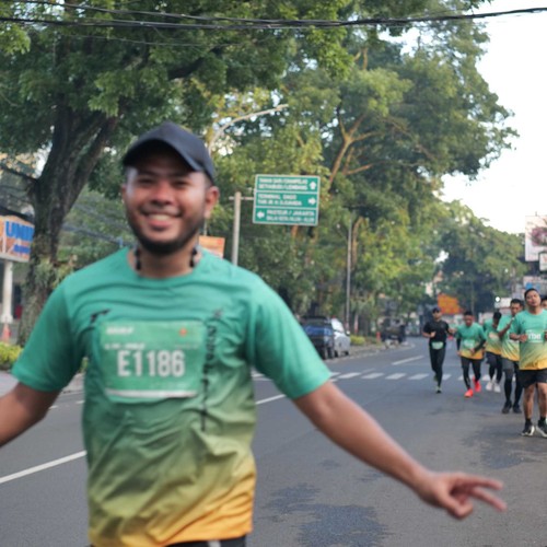 Race photo from BAUR RUN 2025