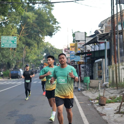 Race photo from BAUR RUN 2025