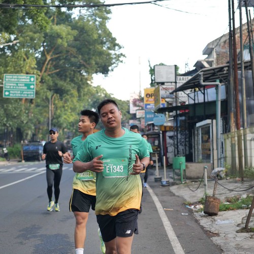 Race photo from BAUR RUN 2025