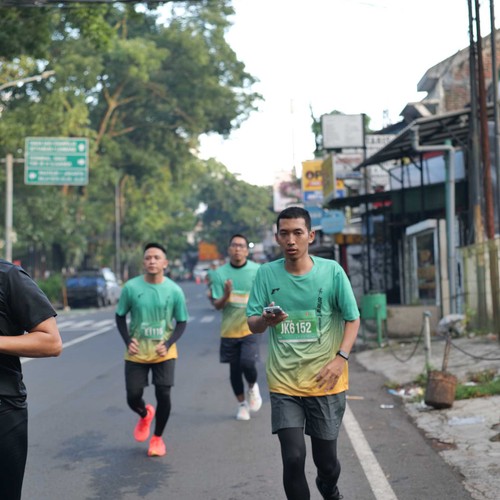 Race photo from BAUR RUN 2025