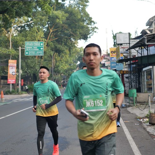Race photo from BAUR RUN 2025