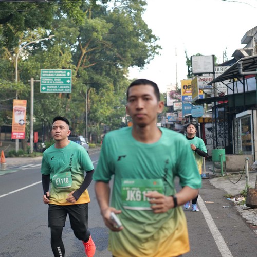 Race photo from BAUR RUN 2025