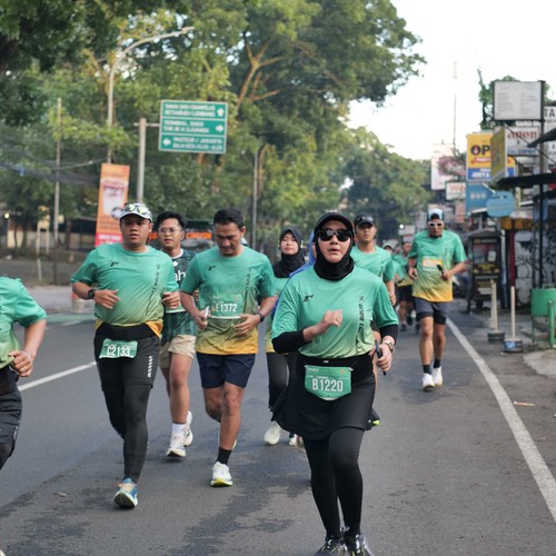 Race photo from BAUR RUN 2025