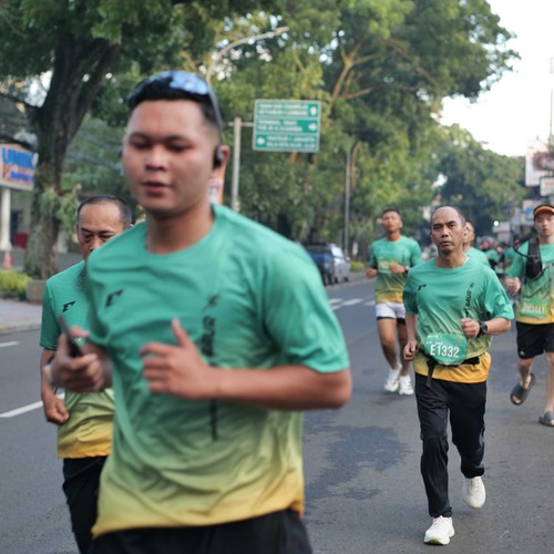 Race photo from BAUR RUN 2025