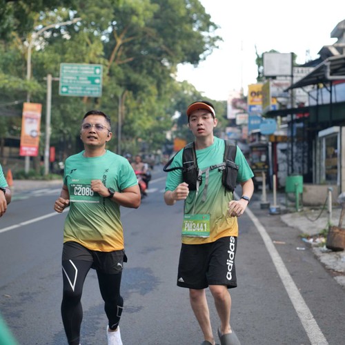 Race photo from BAUR RUN 2025