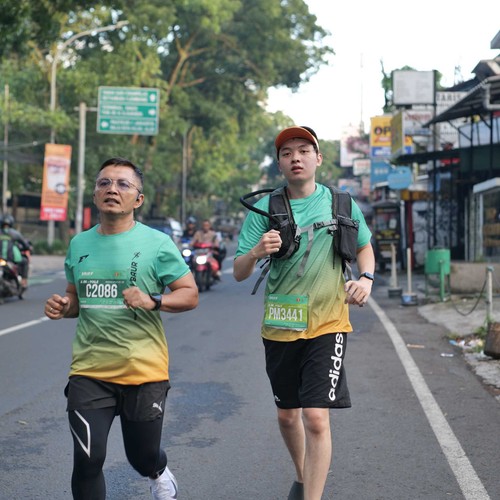 Race photo from BAUR RUN 2025