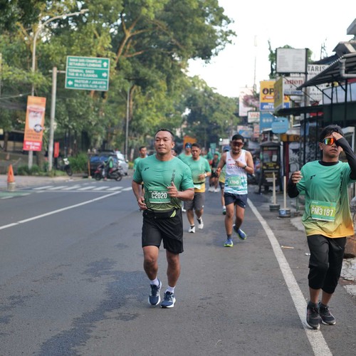 Race photo from BAUR RUN 2025