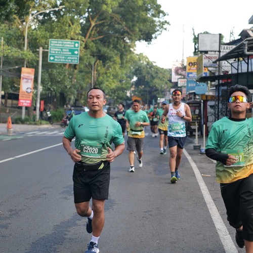 Race photo from BAUR RUN 2025