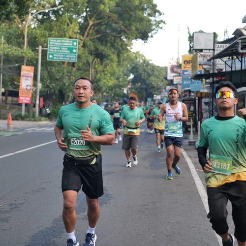 Race photo from BAUR RUN 2025