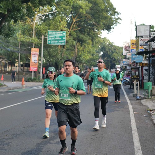 Race photo from BAUR RUN 2025