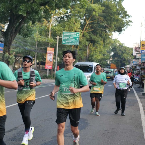 Race photo from BAUR RUN 2025