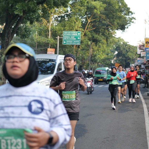 Race photo from BAUR RUN 2025