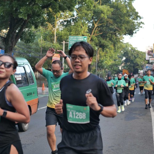 Race photo from BAUR RUN 2025