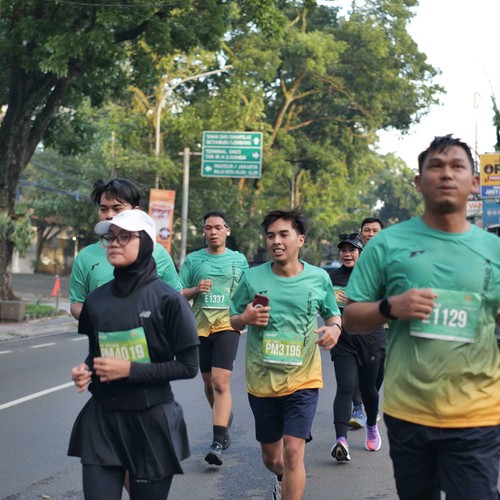 Race photo from BAUR RUN 2025