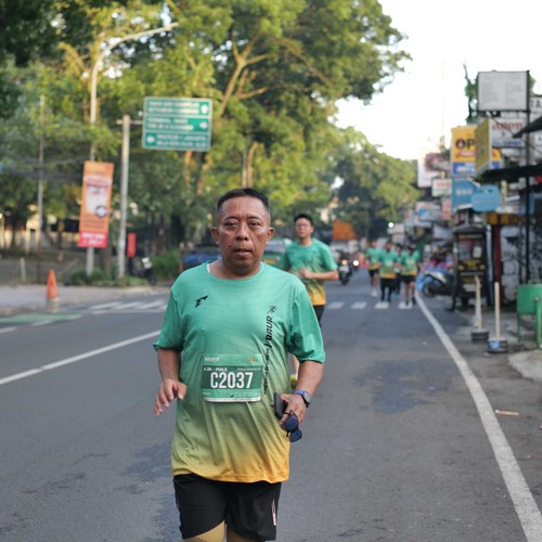 Race photo from BAUR RUN 2025