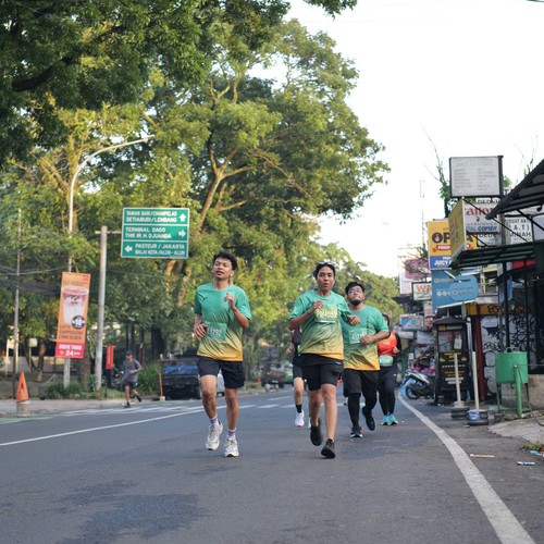 Race photo from BAUR RUN 2025