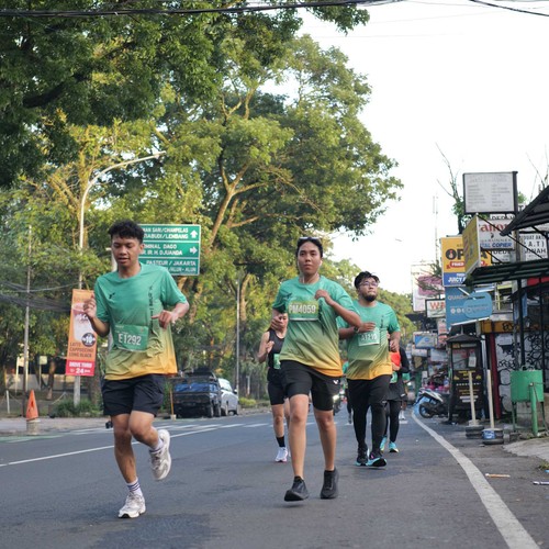 Race photo from BAUR RUN 2025